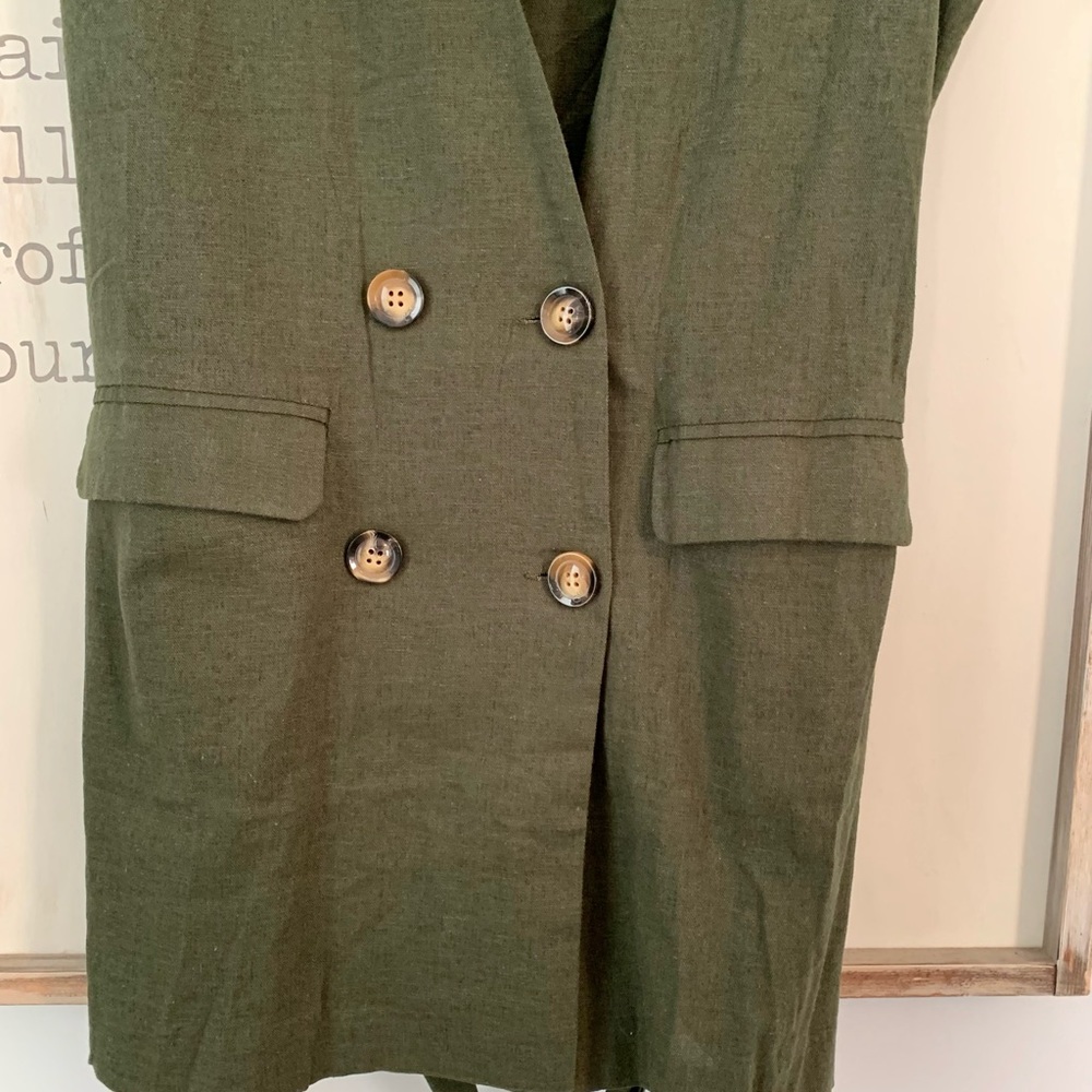 Women’s Fashion Forward Vest - Picture 4 of 8
